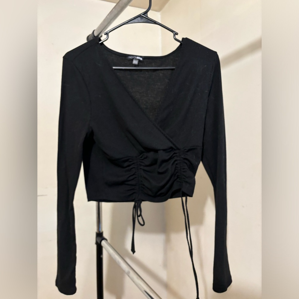 Fashion nova long sleeve wrapped tie shirt cropped